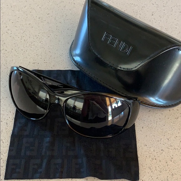 Fendi Sunglasses - Picture 2 of 8